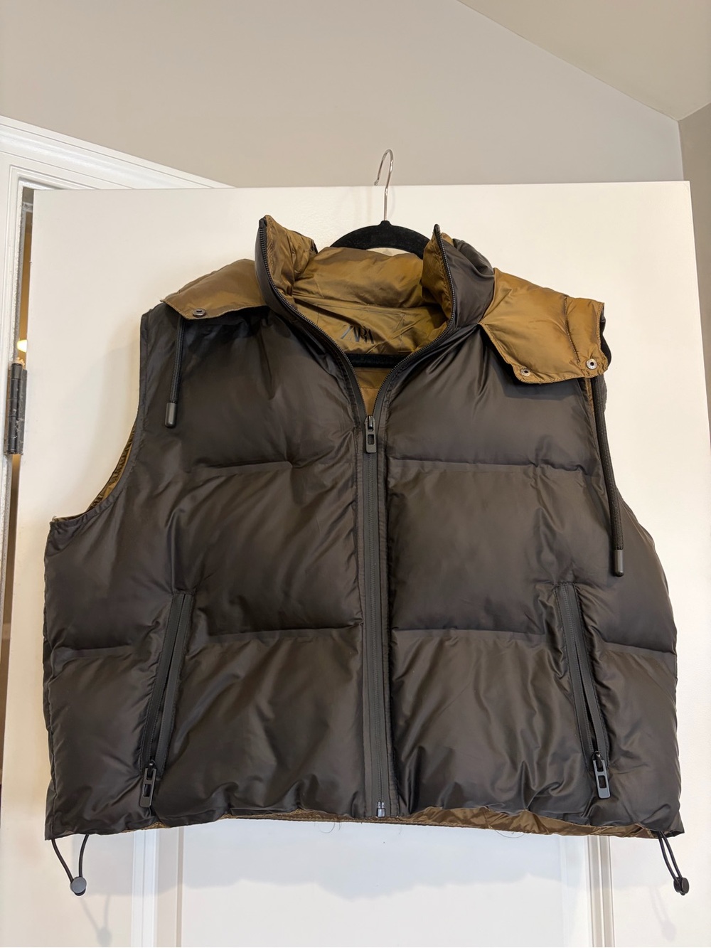 Zara Reversible Puffer Vest in Black & Olive